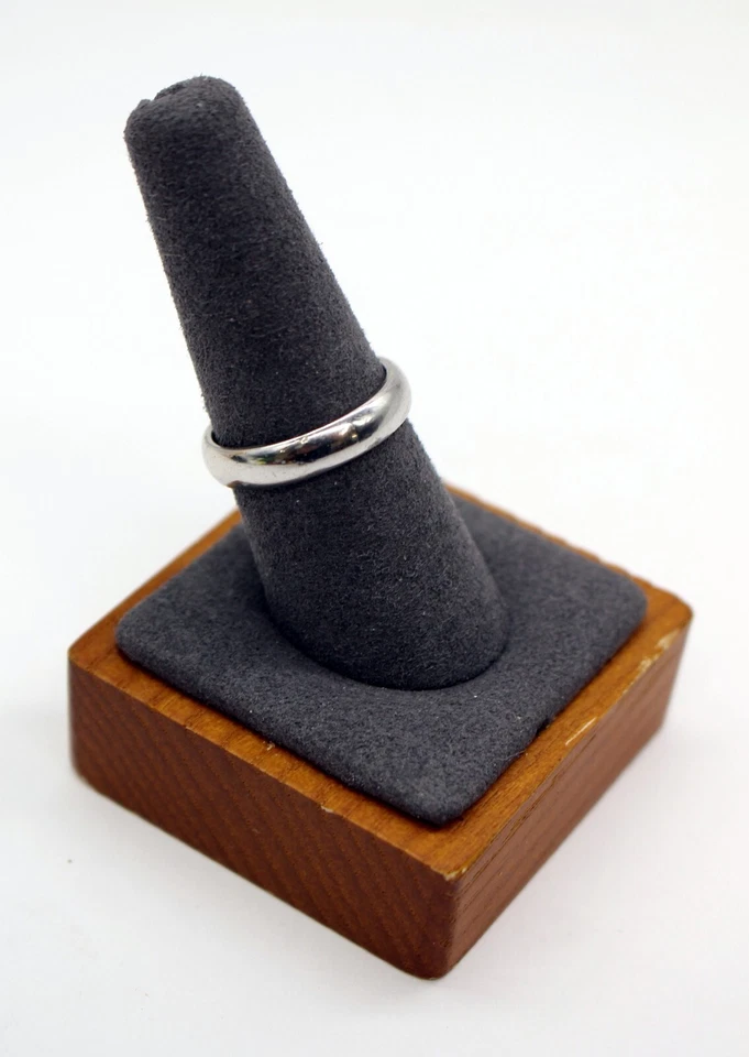 Alianza de boda pulida Tiffany & Co. 4,5 mm platino PT950 9,5 gramos - tamaño 8,25 Foto 2 de 4