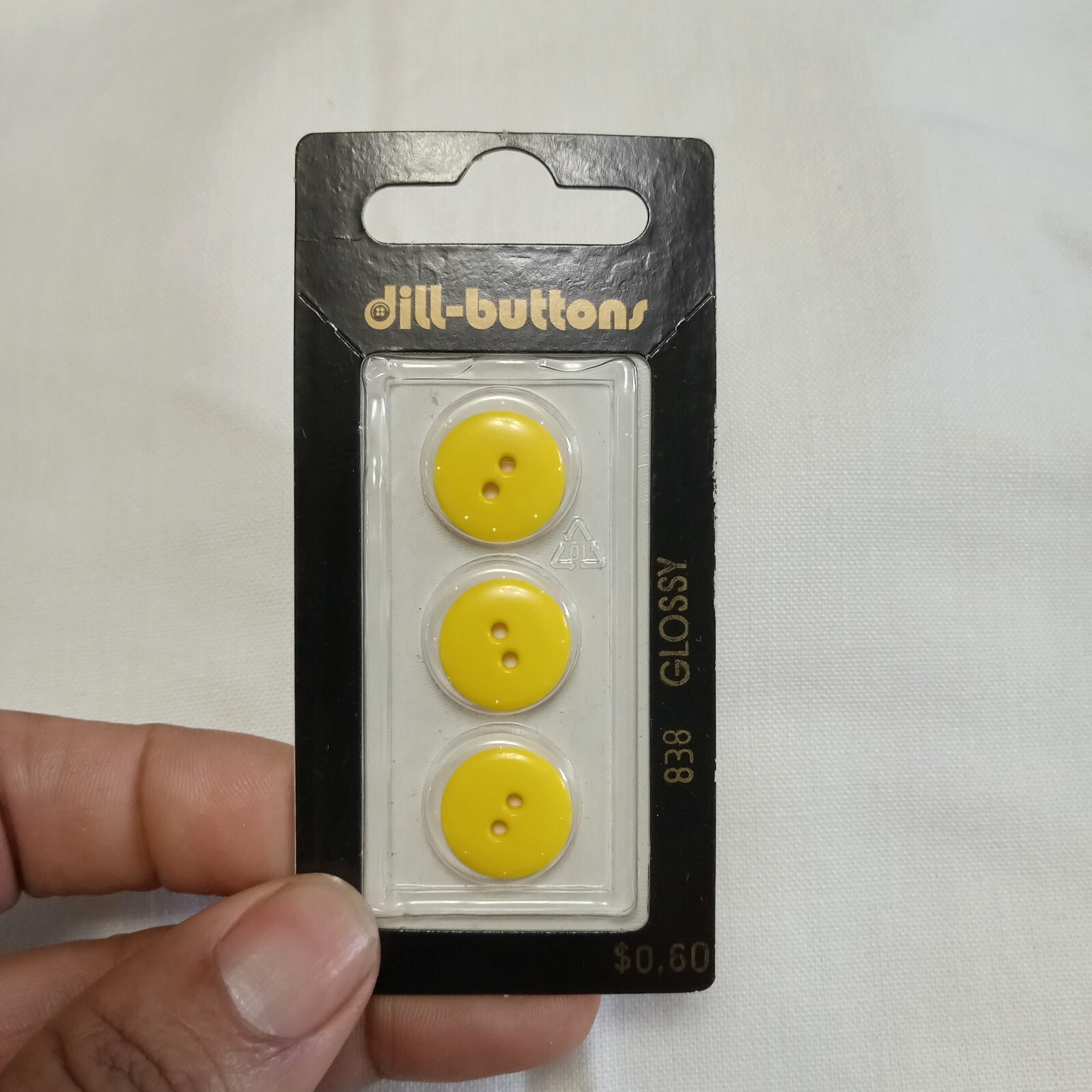 Dill-Buttons Plastic Round Yellow Glossy 838 9/16" (14MM)  Set of 3
