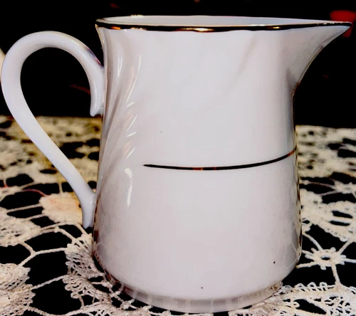 VINTAGE GIBSON EVERYDAY CREAMER Pitcher With Gold Accent And Wavy Design
