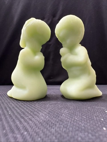 Fenton Lime Sherbet Satin Praying Kids - Old Style 1978-1980 Uranium Vaseline UV
