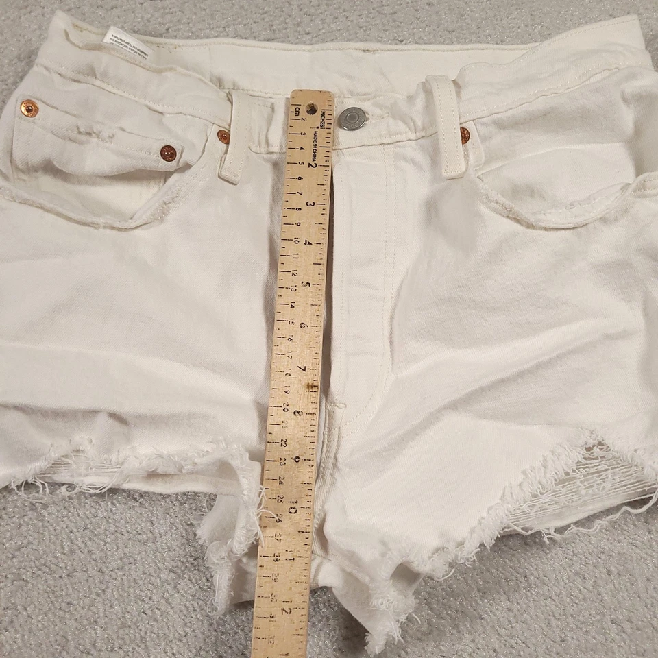 Levis 501 Shorts Womens 30 White High Rise Button Fly Frayed Hem 56327-0248 - Image 4 of 4