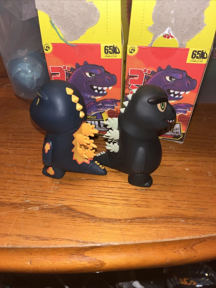 2 Kidrobot Burning Godzilla 3" Figure King Of Monsters Toho Co Vinyl Art Toy - Image 2 of 4