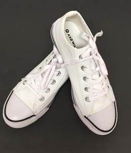 trending tennis shoes