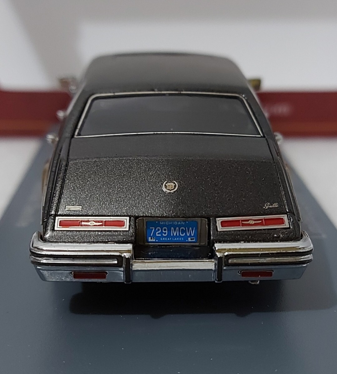 Cadillac Seville MKII 1981 Black/ Gold 1:43 Neo 1 of 500 PCS