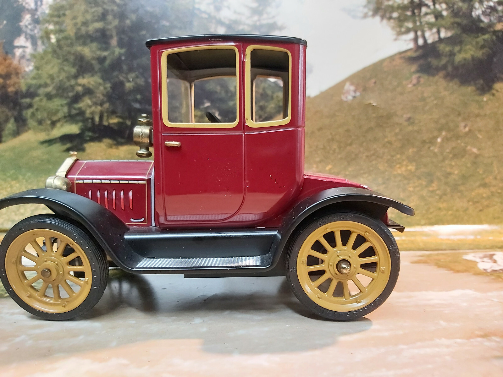 Schuco n° 4014 Old Musical car Ford coupé T1917 en boite 16