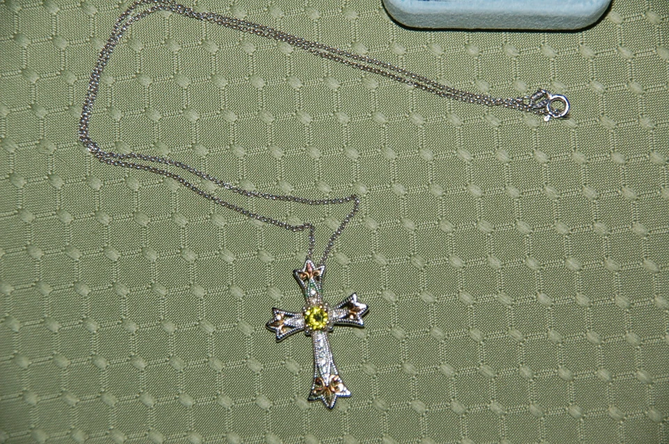 Joyeros Epifanía Plata de Ley con Oro 4 Flores Cruz Diamante Peridoto Cadena Foto 2 de 4