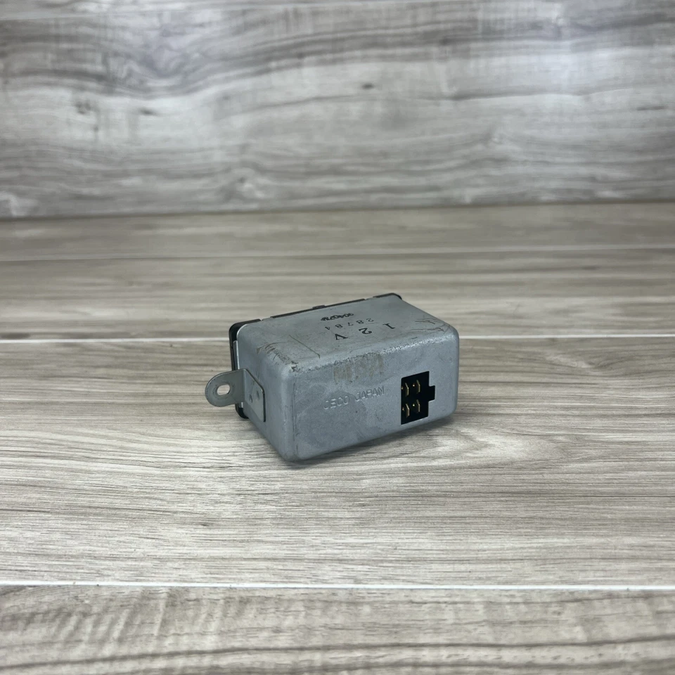 1988 - 1990 Toyota Land Cruiser FJ62 Digital Clock 83910-90A11 OEM 88 89 90 - Image 3 of 4