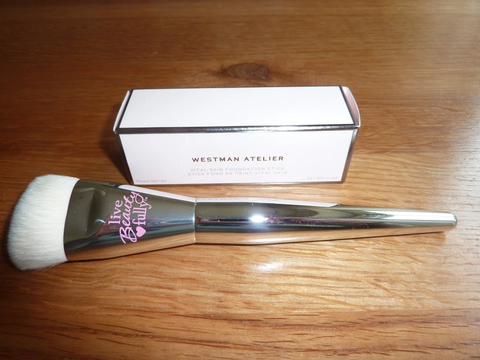 WESTMAN ATELIER Vital Skin Foundation Stick Farbe Atelier II + Foundation Pinsel - Bild 3 von 4
