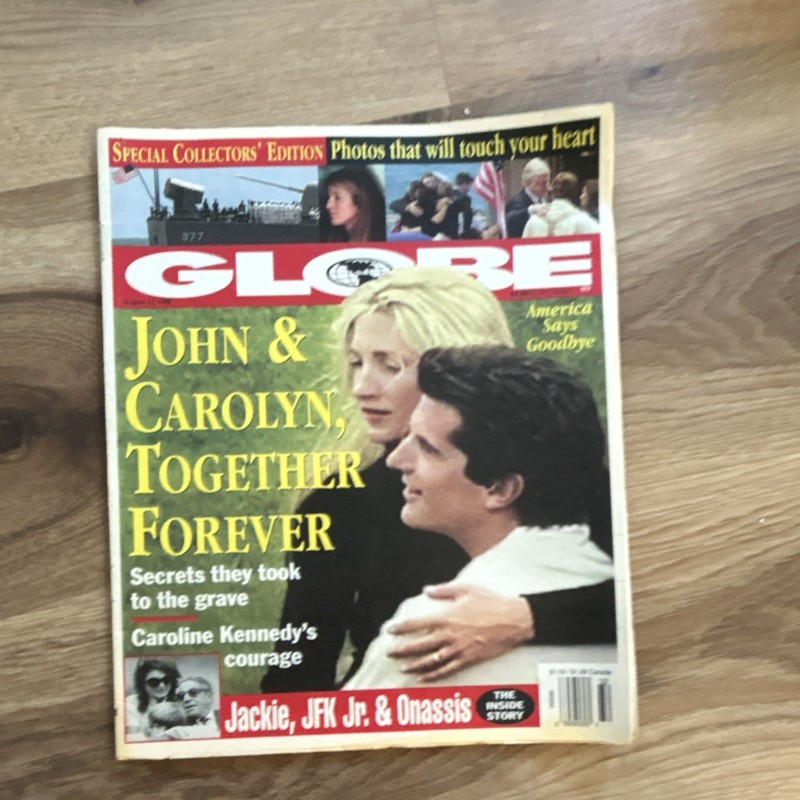 Globe Special Collectors' Edition Illustrated JFK Jr. Jackie Onassis August 1999
