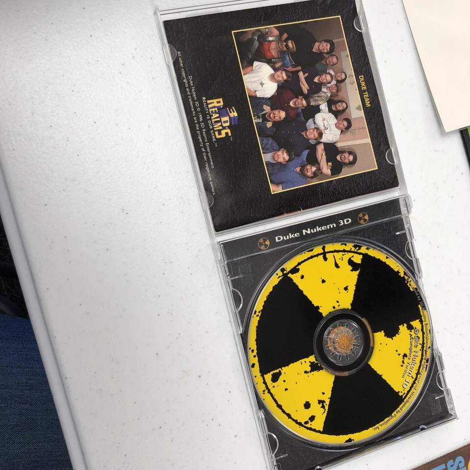 J4 Duke Nukem 3D (PC, 1996) Big Box 3D Realms - Insertos Foto 4 de 4