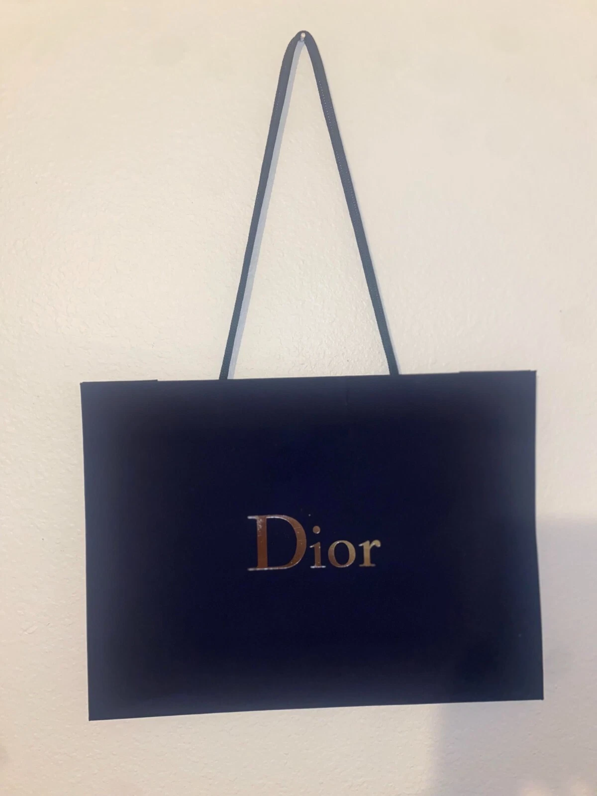 Sac en papier Dior 14 x 10 x 4,5 bleu marine avec écriture argentée