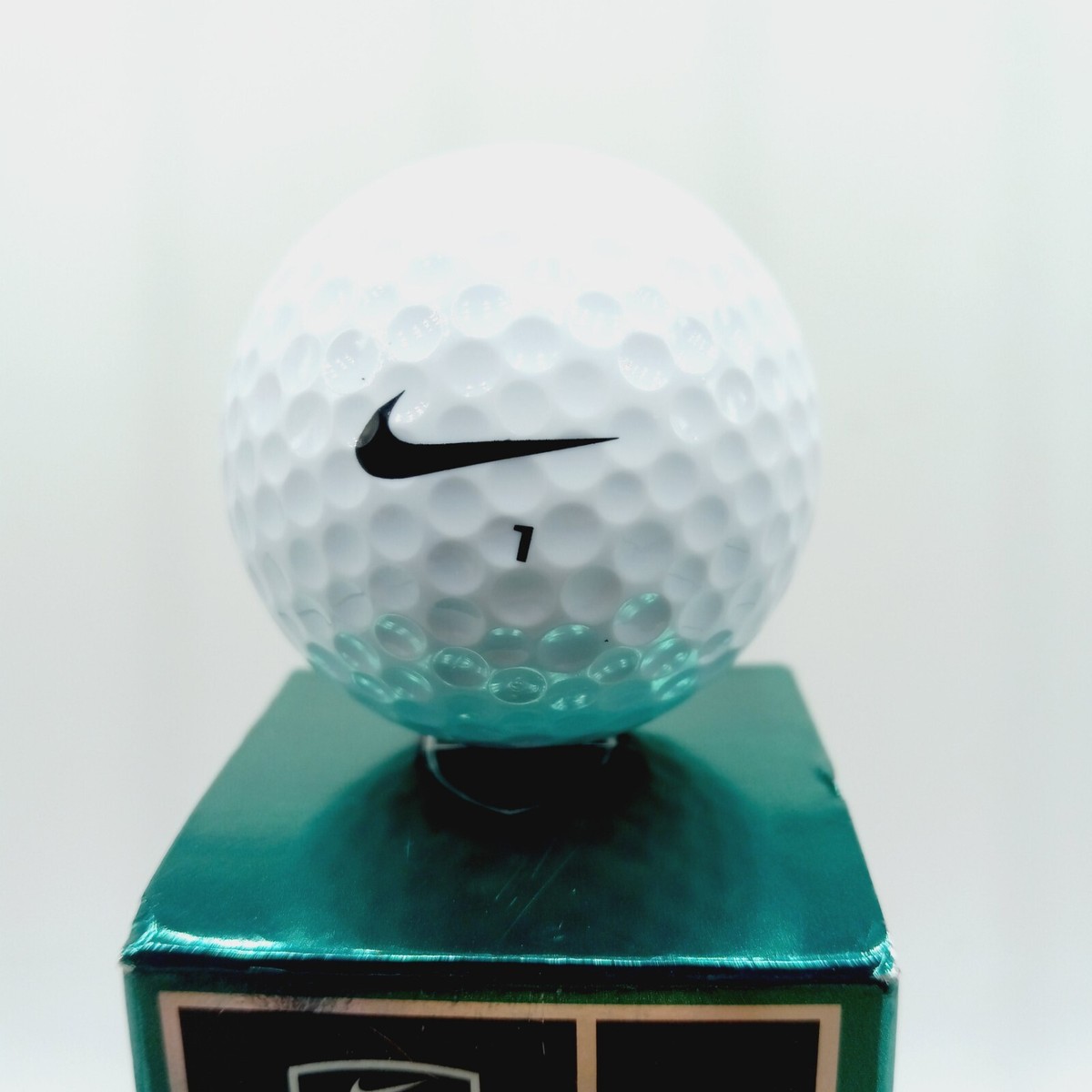 Tiger Woods 2001 Masters Champion Nike Golf Balls Collector Tin