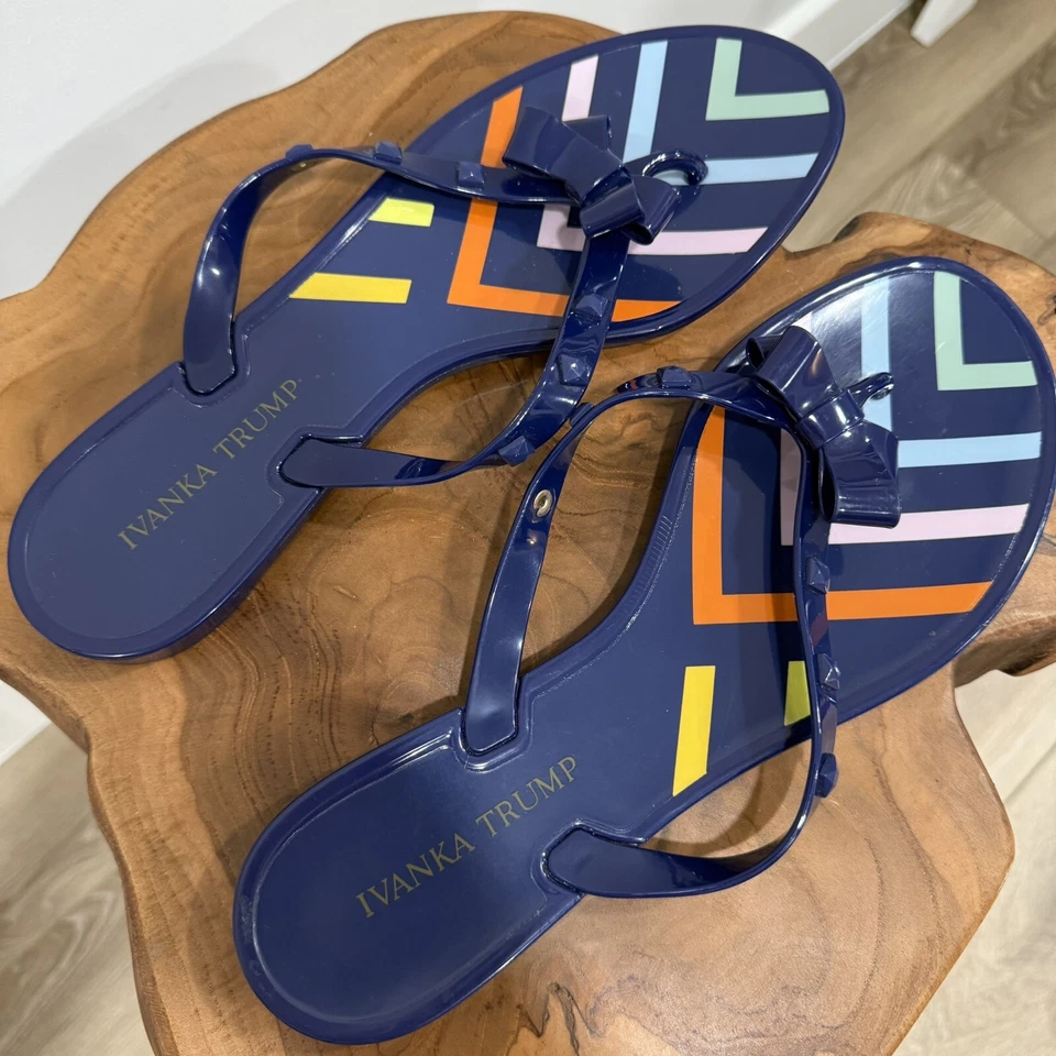 Сандалии-шлепанцы женские Ivanka Trump с заклепками желе стринги размер 10 синие многоцветные - Изображение 2 из 4