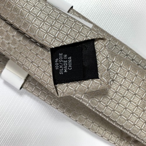 Corbata de cuello Calvin Klein simple rejilla beige tostado 100 % seda geométrica precio de venta sugerido por el fabricante 65 USD - Imagen 4 de 4