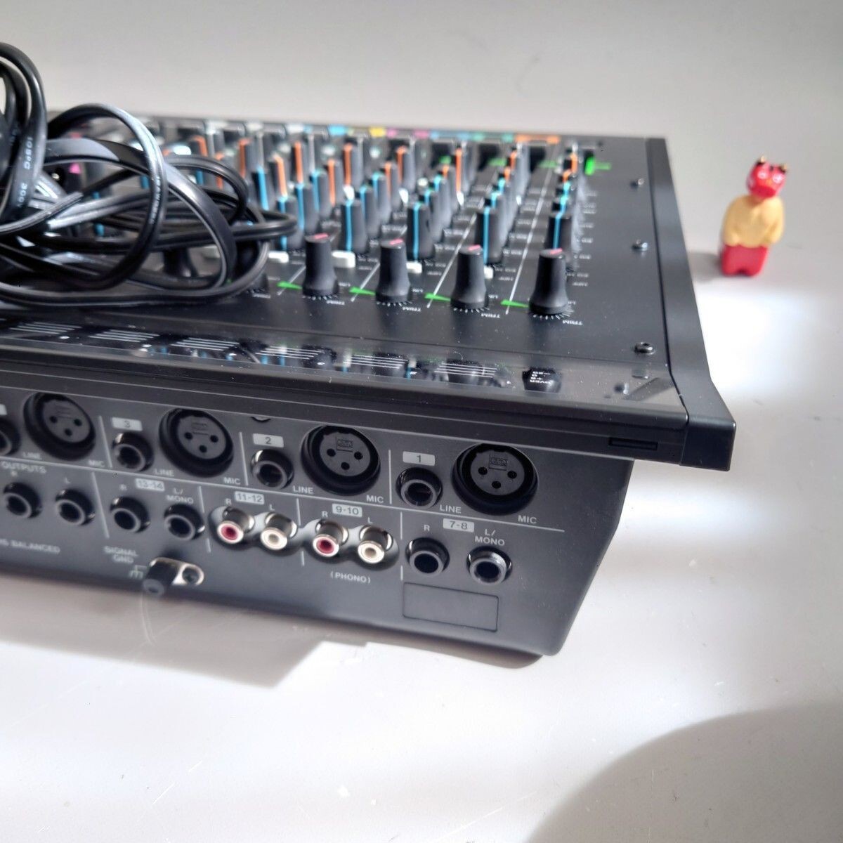 Tascam M-164 16 Channel Mixer w/ AC-DC Working tested Good Tascam M-164 16 Channel Mixer w/ AC-DC Working tested Good