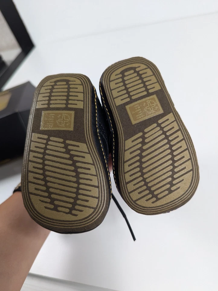 Dr. Martens 1460 Bebé Cuna Zapatos Botas Botines Negro Talla 3 NUEVO Doc Marten Foto 3 de 4