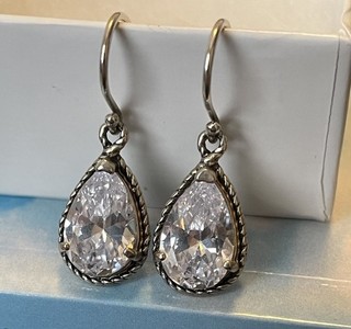 Silpada “What A Pear” Sterling Earrings Beautiful