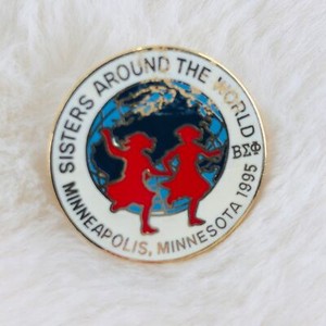 1995 Beta Sigma Phi Minneapolis MN Sorority Sisters Around the World Member Pin
