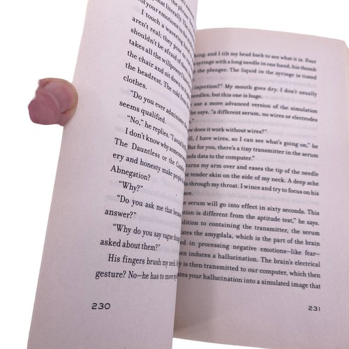 Divergent Paperback Book by Veronica Roth EUC - Imagen 8 de 8