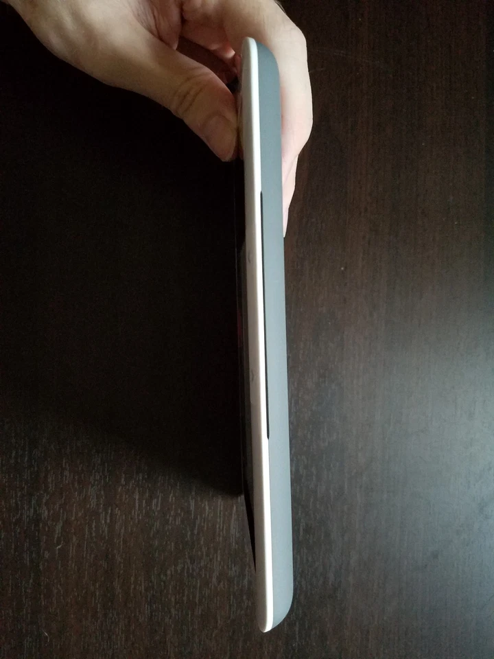 Barnes & Noble Nook 1st Edition (BNRV100), New Battery, 2GB, Wi-Fi + 3G - Image 4 of 4