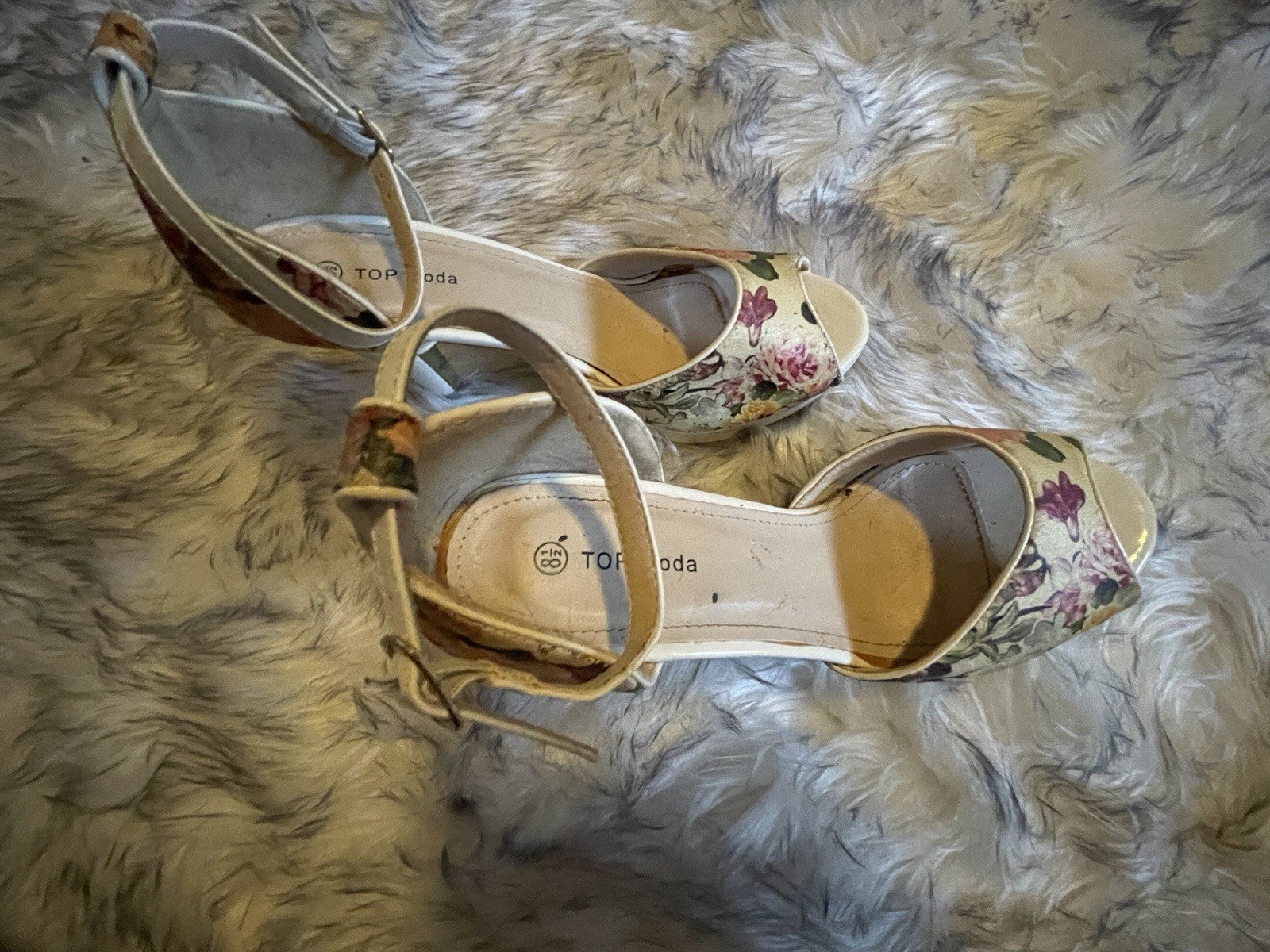 🌸 Floral Ankle Strap Heels – Vintage Romance Meets Pin-Up Barbie Glam - Size 8