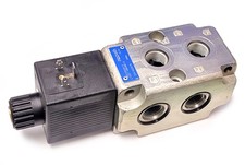 RR L732C116BI0B010  - Rexroth Double Selector Valve. #8 ORB Ports. 3626 PSI Max.