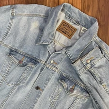 Signature By Levi Strauss & Co. Men’s XL Light Wash Denim Trucker Jean Jacket