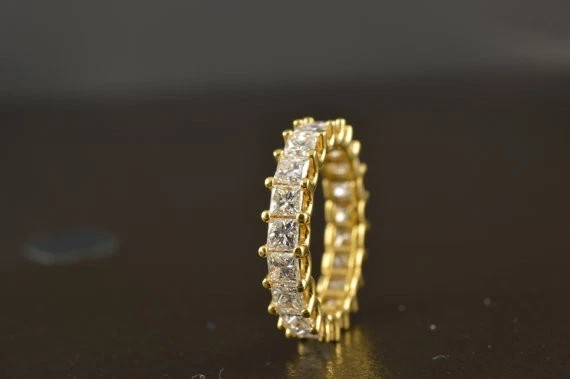 Alianza de enternidad de boda de diamantes creados en laboratorio por princesa de 2,86 quilates de oro amarillo de 14 k 7 Foto 2 de 4