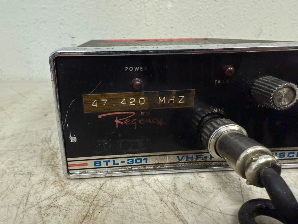 Vintage Regency BTL-301 FM Transceiver – Low-Band Single Channel Radio Red Cross - Image 2 of 4