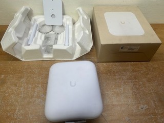 Ubiquiti UniFi U7 Outdoor WiFi 7 Access Point U7 Outdoor US w/ Mount