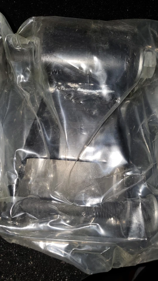 Grillete Dodge Ram nuevo Foto 2 de 2