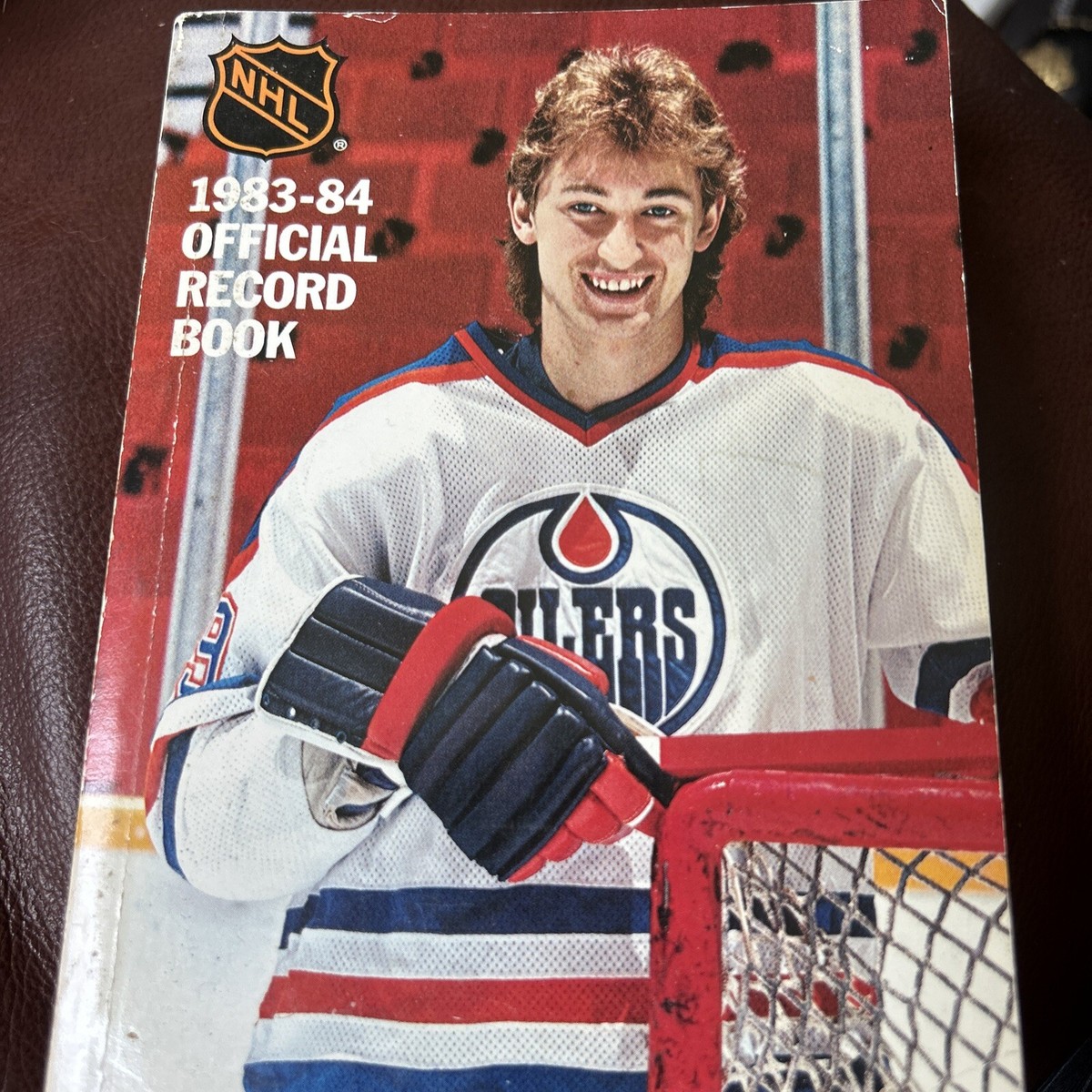 1982-84 NHL OFFICIAL RECORD BOOK 82-83 stats Wayne Gretzky Cover