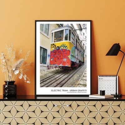 Urban Electric Tram Graffiti Kunstdruck | Lissabon Fotografie | Portugal Poster