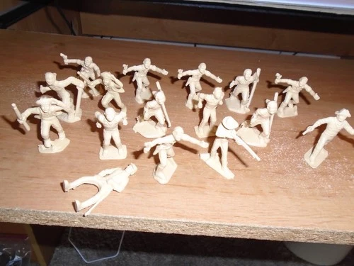 16 Marx 1960s Beige  Fort Apache  Union Soldiers