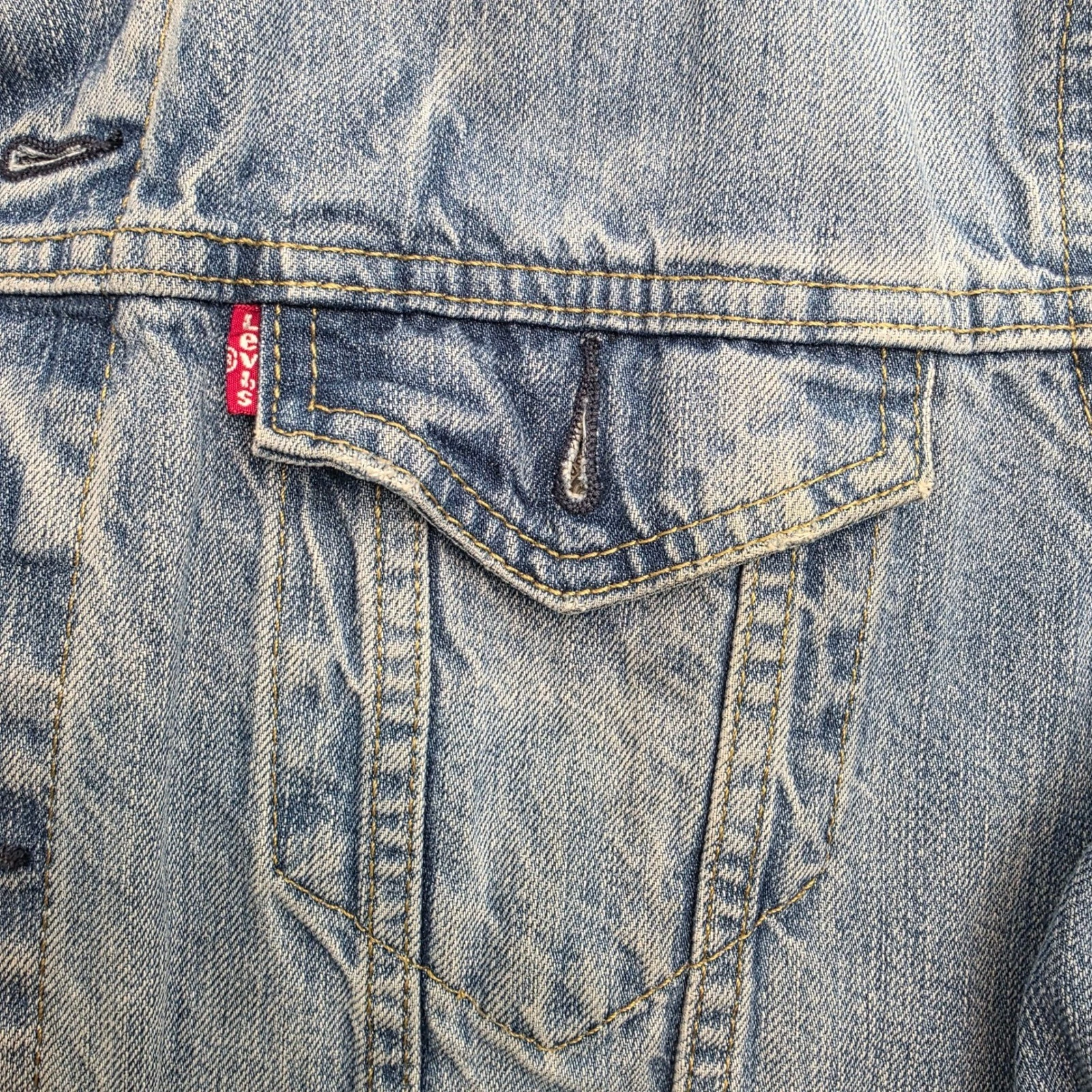 Levis Mens Trucker Jacket Light Wash Blue Denim Button Front Size L image 6