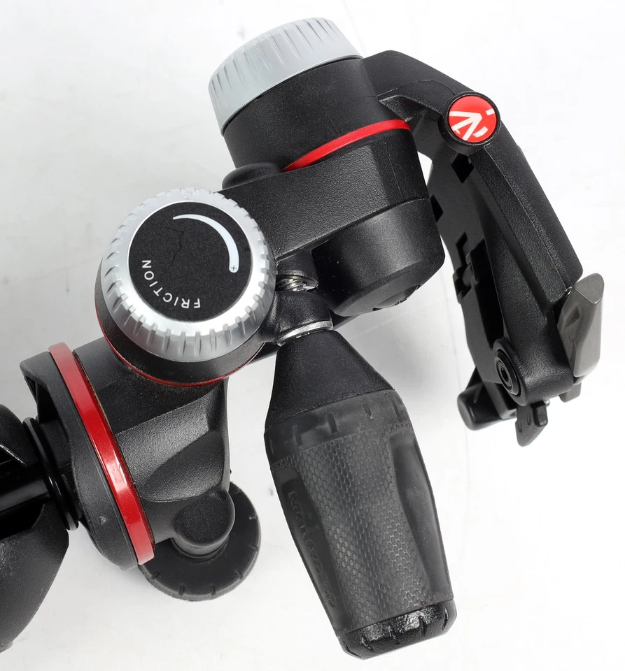 Trípode de viaje de fibra de carbono Manfrotto Befree, con cabezal de inclinación/pan XPRO 3 vías Foto 4 de 4