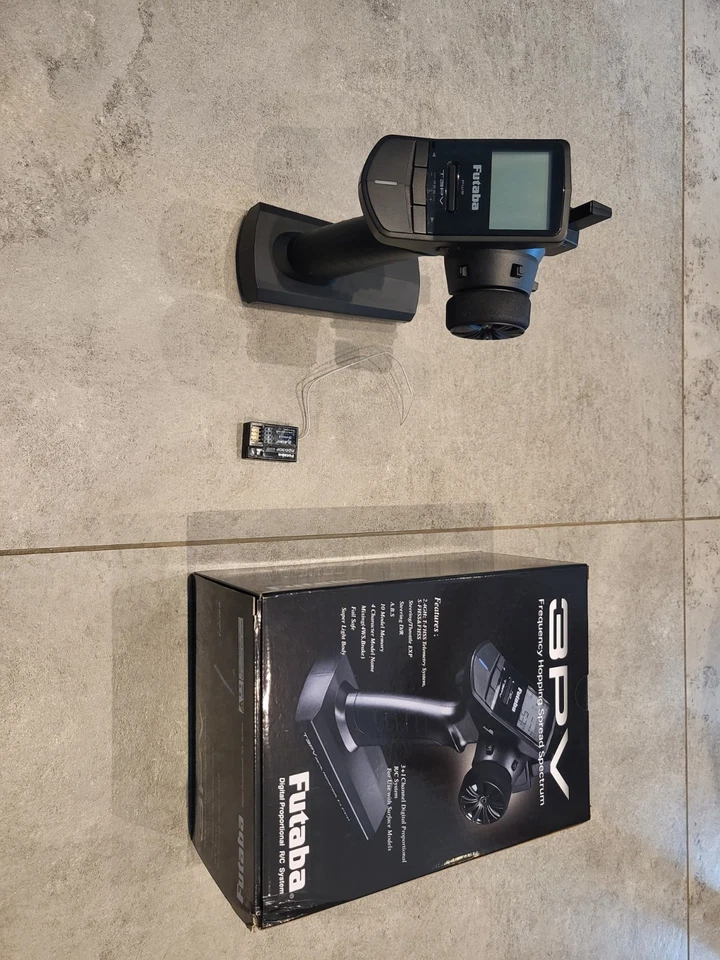 Futaba 3PV Sender 3-Kanal (2.4GHz / R203GF) T3PV Fernsteuerung - Bild 2 von 4