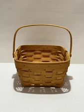 LONGABERGER MED BERRY BASKET WITH SWING HANDLE SIGNED & DATED 1996 VINTAGE