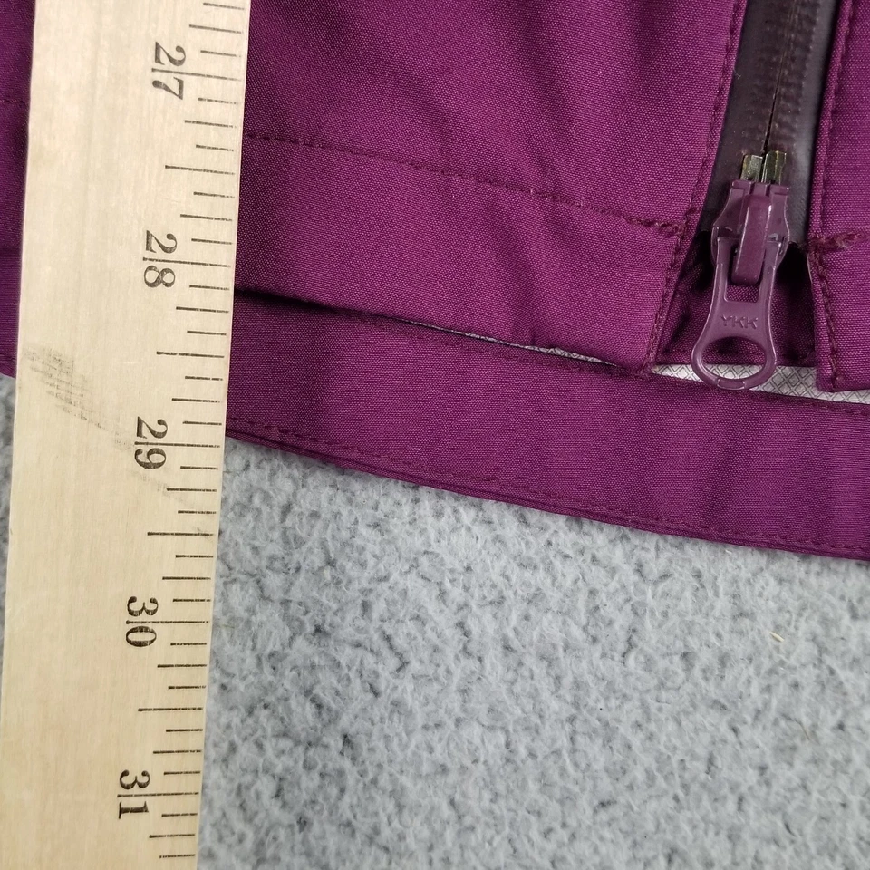 Chaqueta cortavientos Prana Eliza para mujer grande para lluvia púrpura con cinturón impermeable Foto 3 de 4