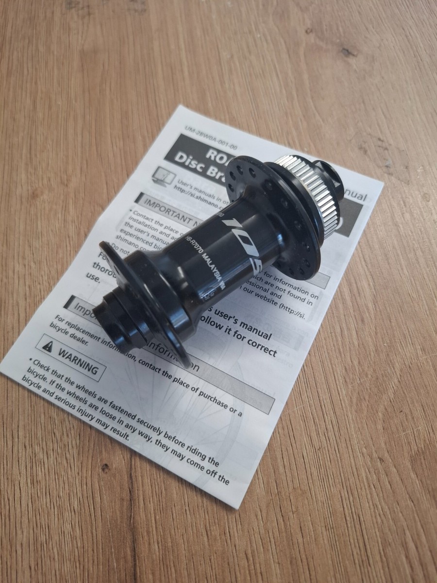 シマノ　105 HB-R7070 DISC フロント・リアハブ Shimano 105 HB-R7070 Front Hub, 32H a 12x100 mm Thru Axle, Center