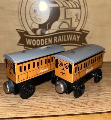 1992 , V2 ANNIE & CLARABEL ! THOMAS FRIENDS TRAIN WOODEN RAILWAY ! COACHES