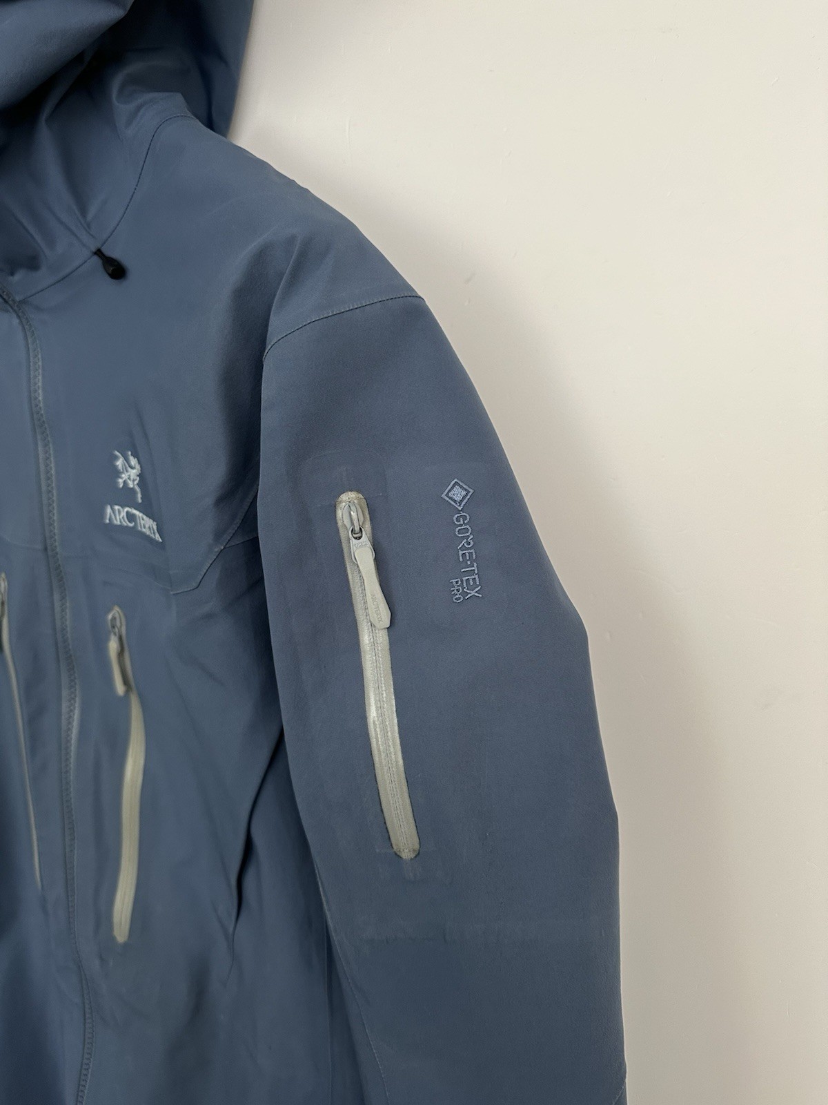 Arc'teryx Alpha SV GORE-TEX Pro Jacket, Size M, Women's, Moonlit Blue RECCO image 6
