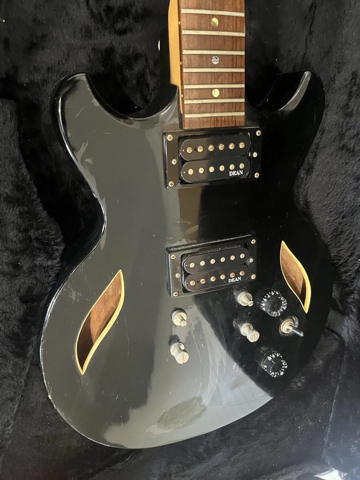 Guitarra Eléctrica Dean Boca 12 Cuerdas con Agujero de Sonido Ojo de Gato con Estuche Rígido Foto 2 de 4