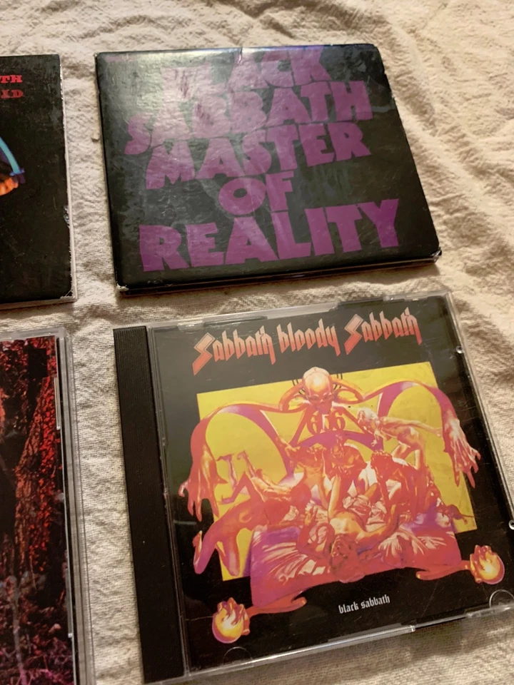 Лот товаров Black Sabbath 4 компакт-диска Paranoid Master of Reality одноименный Bloody Sabbath - Изображение 3 из 4
