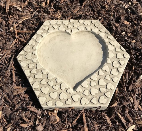 Adorno de jardín escalonador de insectos de diseño de corazón - Imagen 2 de 3