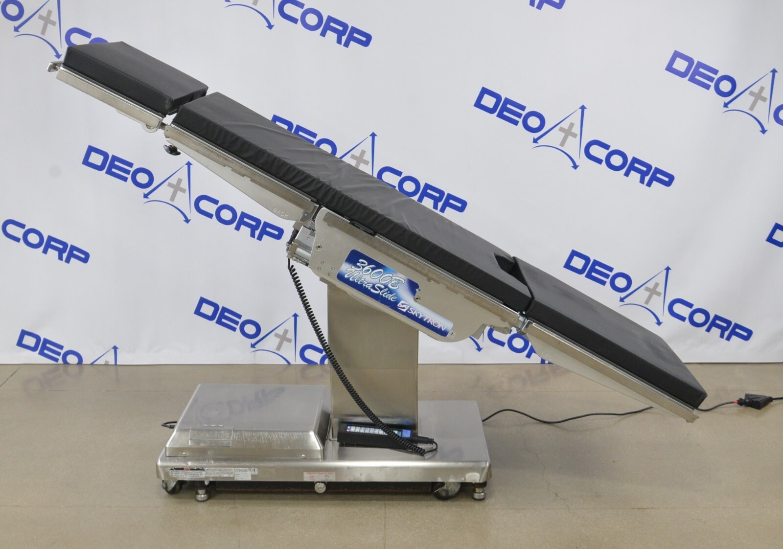 Skytron 3600B UltraSlide Surgical Table W/ Skytron 3600 Series Remote