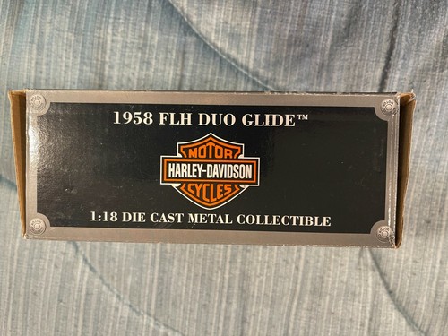 Red & White 1958 FLH DUO GLIDE 1:18 Die Cast Metal Collectible AVON #33778 2003 - Picture 5 of 8