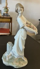 Lladro "Privilege Society" Made in Spain Porcelain Statue - Garden  Athens #7704