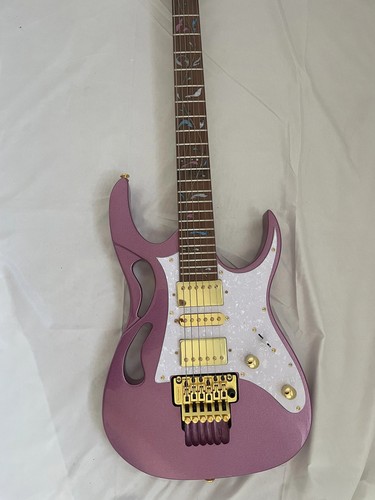 Electric Guitar Freudian Rose Tremolo Bridge, 24 Fret Ibanez Gold-Tone Hardware - Picture 7 of 10