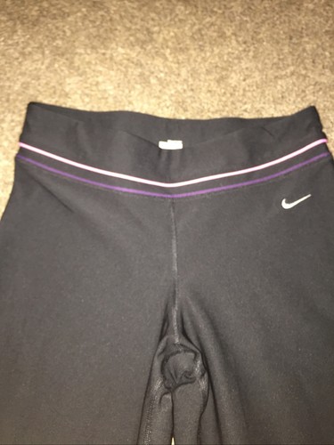 Pantalones de yoga para mujer NIKE Fit Dry Capri con brotes recortados negros pequeños a rayas - Imagen 4 de 10